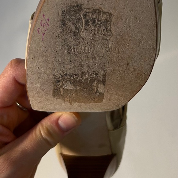 Stuart Weitzman - Picture 8 of 8